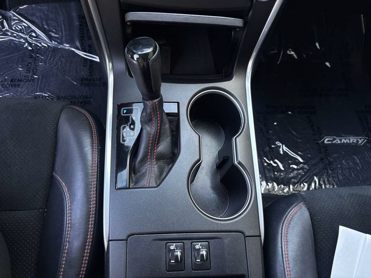 Used 2015 Toyota Camry XSE FWD image 25