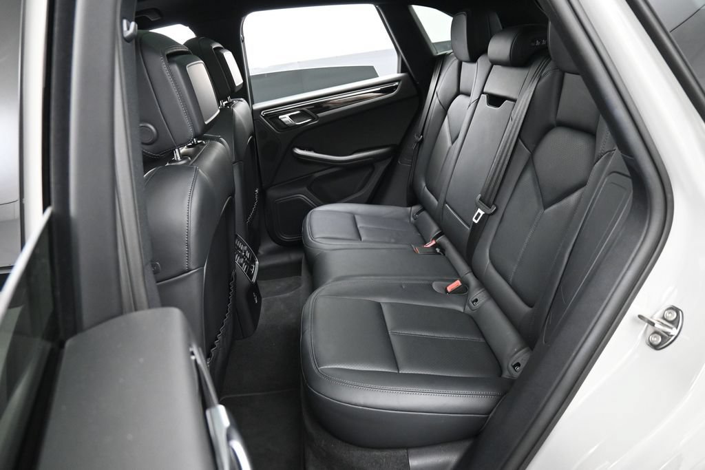 Certified 2023 Porsche Macan Turbo AWD/4WD image 24