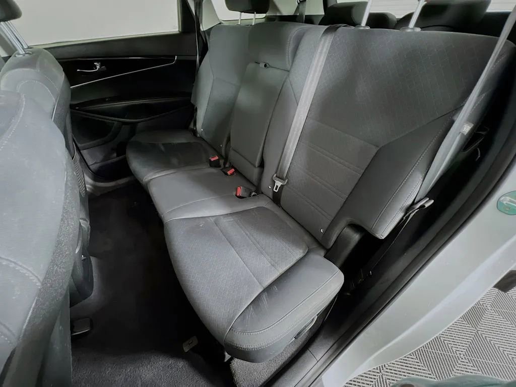 Used 2019 Kia Sorento L image 24