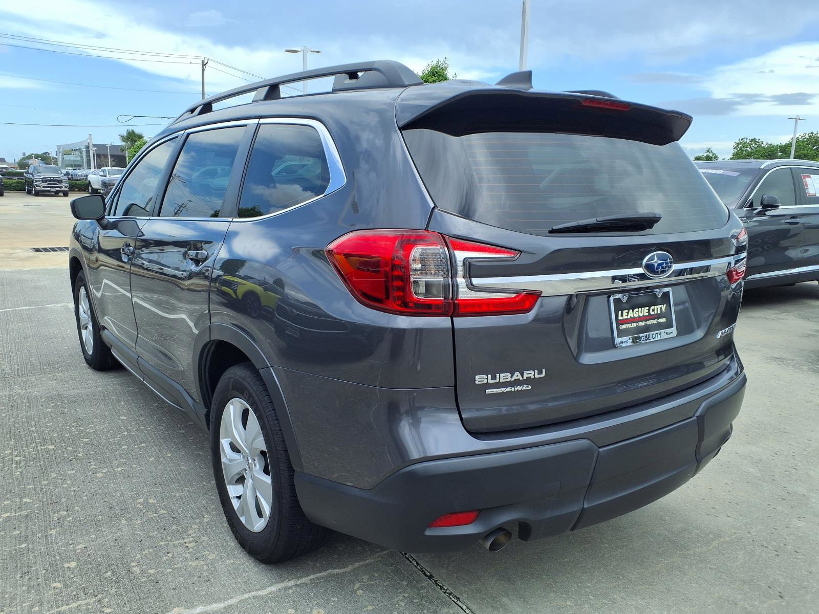 Used 2023 Subaru Ascent 8-Passenger AWD/4WD image 2
