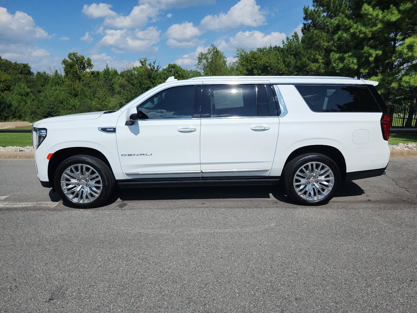 Certified 2023 GMC Yukon XL Denali w/ Denali Reserve Package AWD/4WD image 2