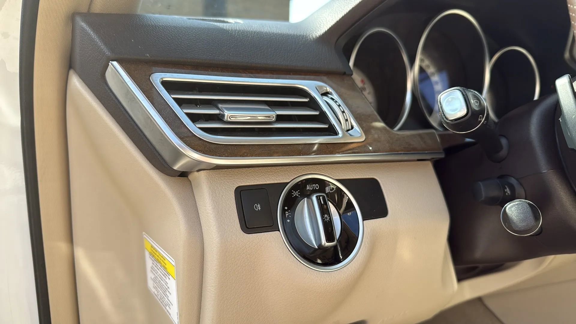 Used 2014 Mercedes-Benz E 350 4MATIC Sedan image 32