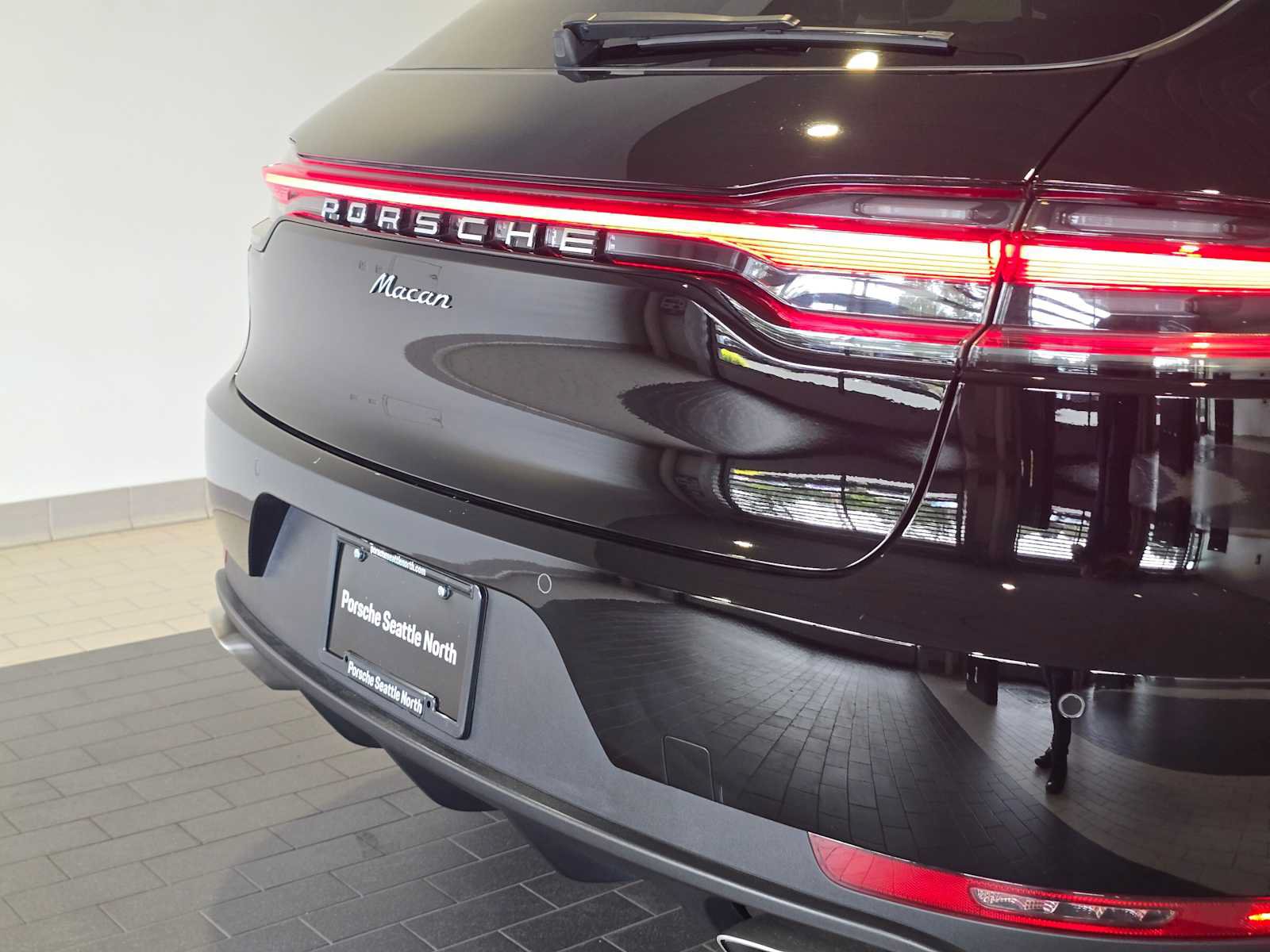 Used 2020 Porsche Macan AWD/4WD image 15