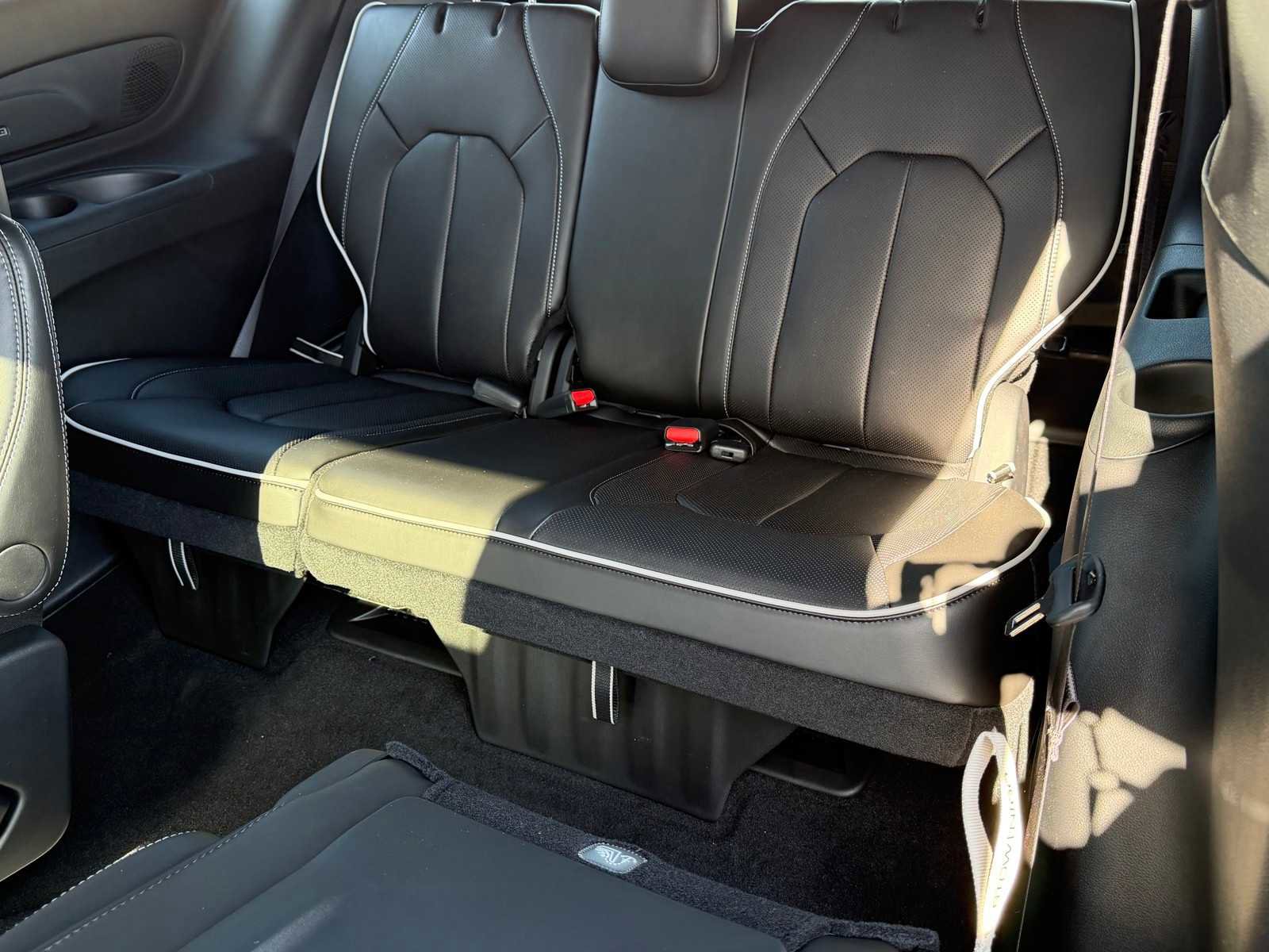 New 2026 Chrysler Pacifica Limited AWD/4WD image 27