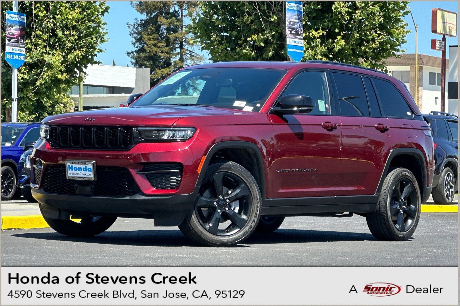 Used 2023 Jeep Grand Cherokee Altitude AWD/4WD image 1