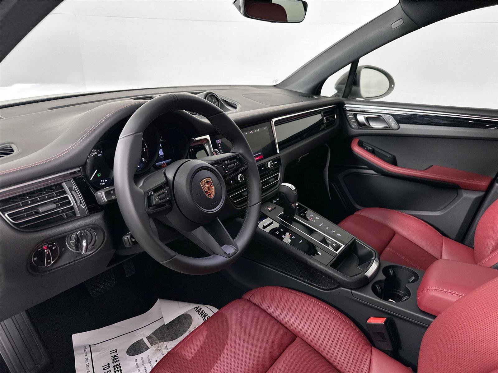 Certified 2026 Porsche Macan Turbo AWD/4WD image 4
