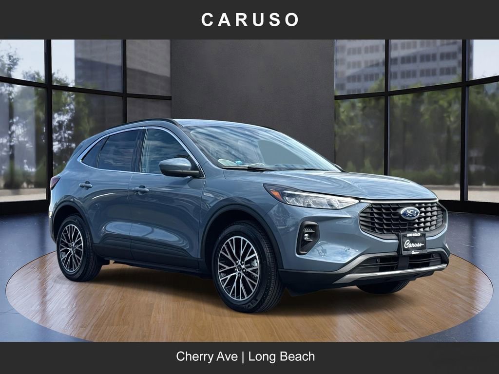 Used 2025 Ford Escape SE image 1