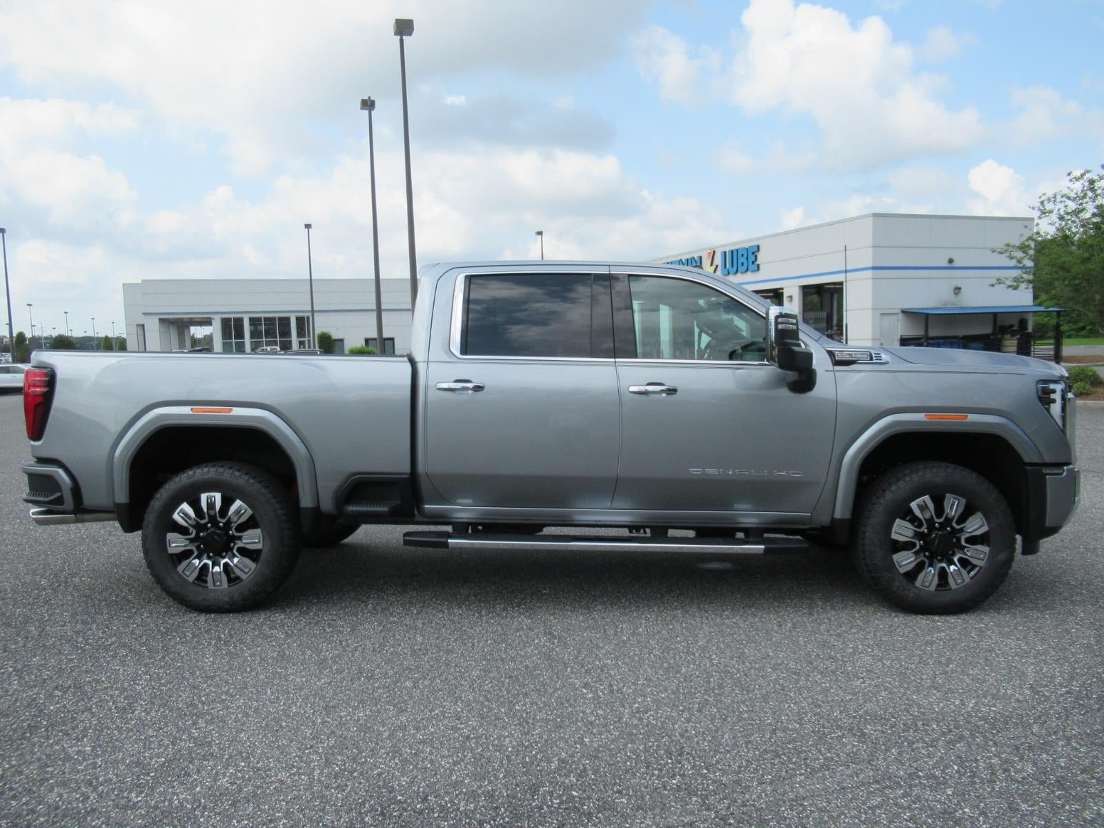New 2026 GMC Sierra 2500 Denali w/ Denali Reserve Package AWD/4WD image 2
