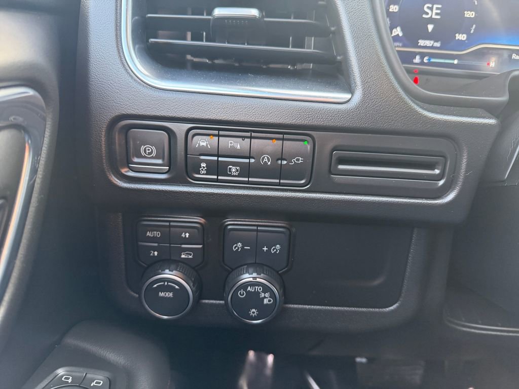 Used 2022 Chevrolet Suburban RST w/ Luxury Package image 18