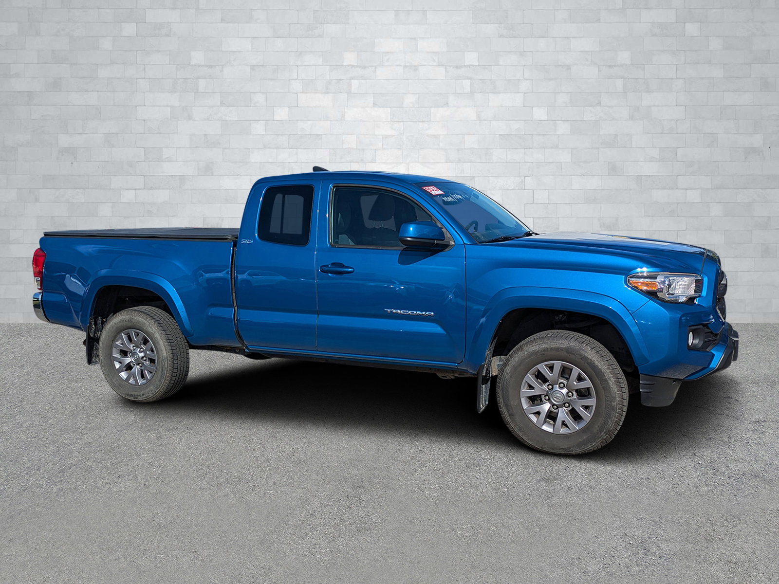 Used 2016 Toyota Tacoma SR5 image 2