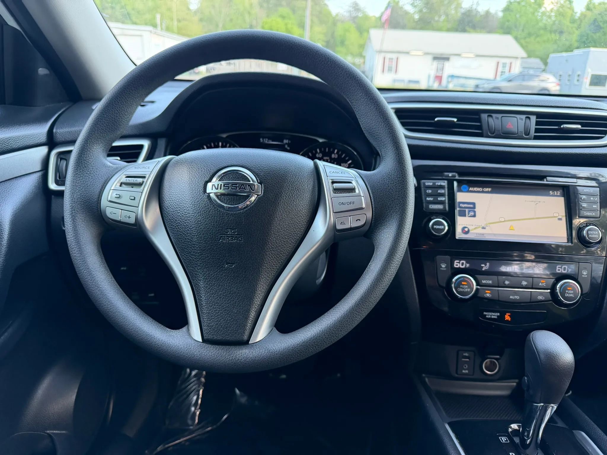 Used 2015 Nissan Rogue SV w/ SV Premium Package AWD/4WD image 32