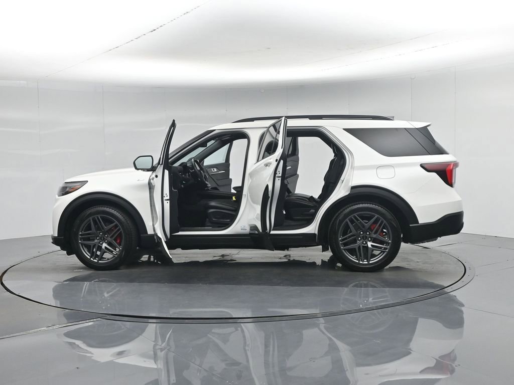Used 2025 Ford Explorer ST-Line w/ Premium Package RWD image 39