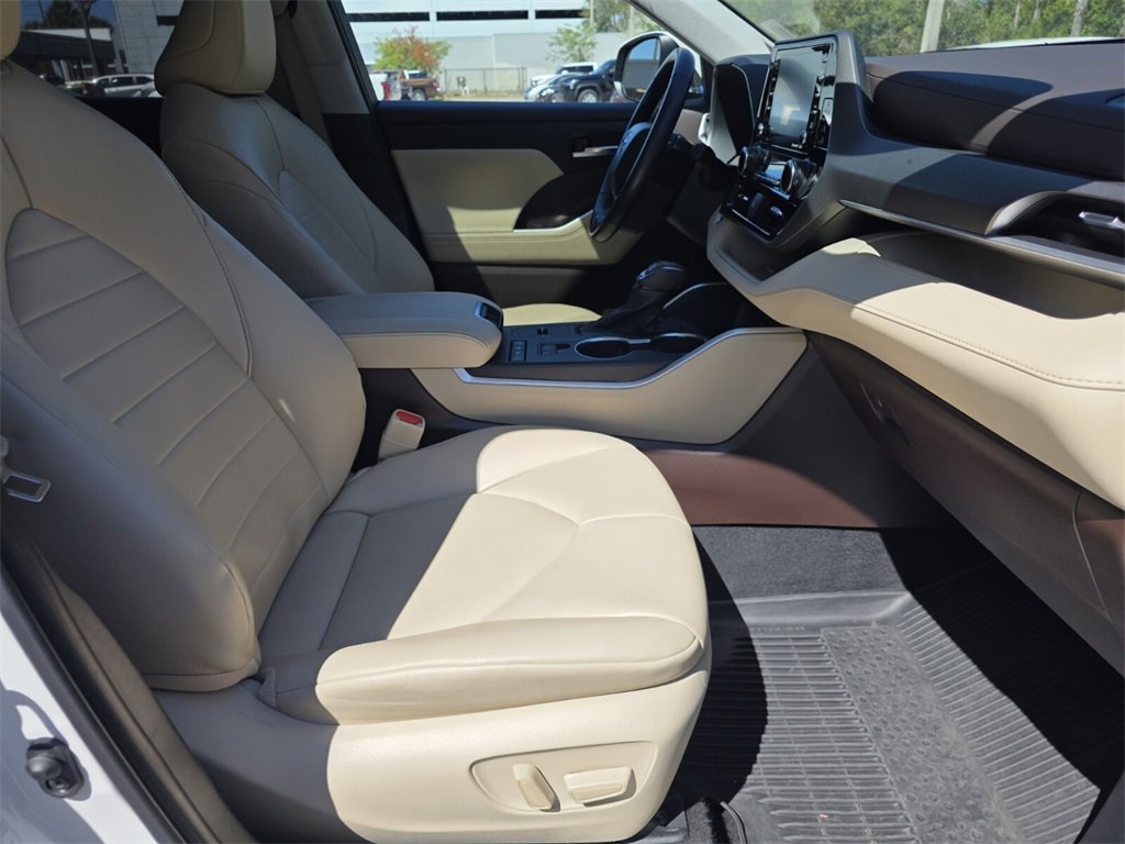 Certified 2022 Toyota Highlander XLE image 14
