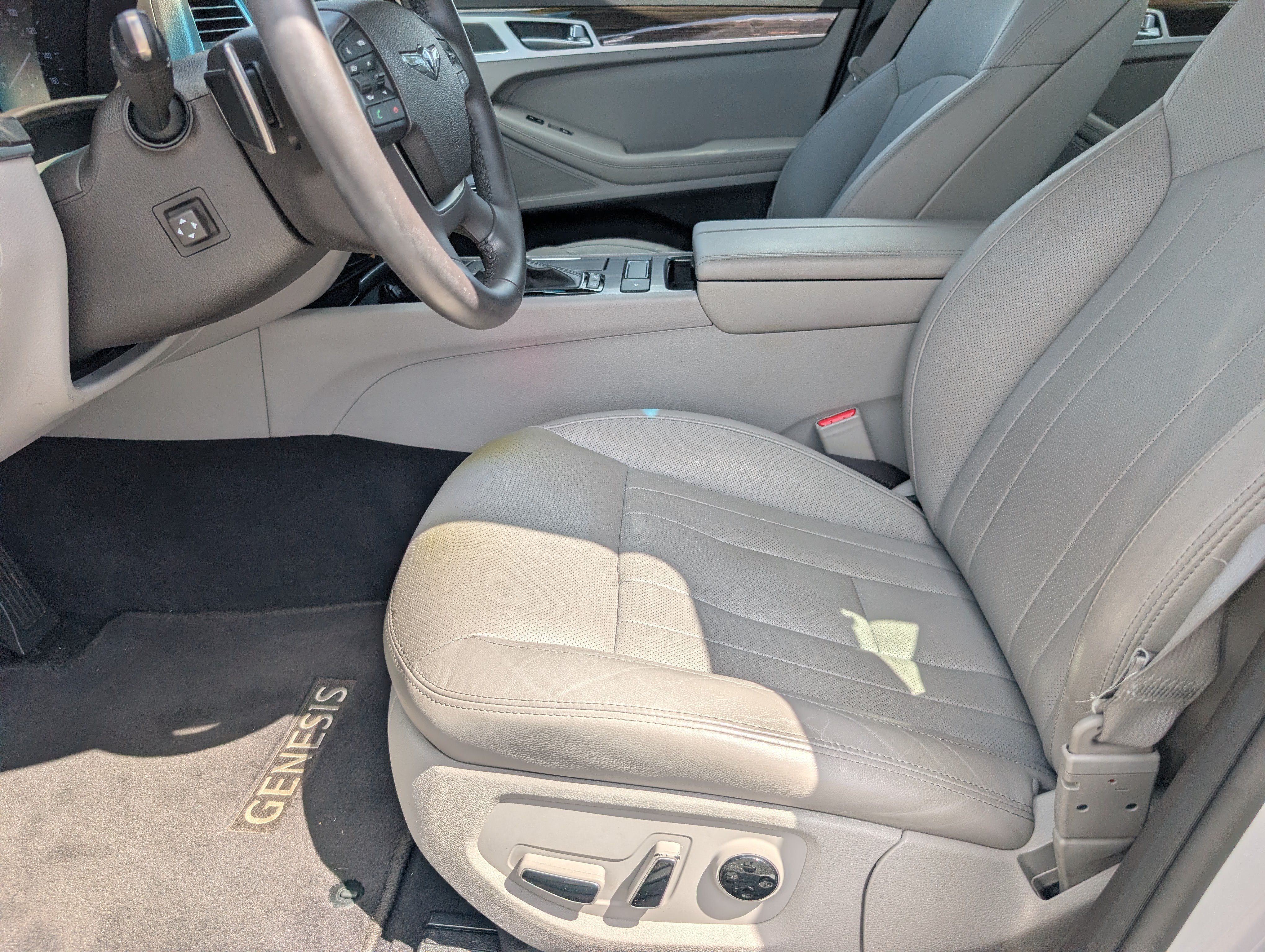 Used 2019 Genesis G80 3.8 RWD image 14