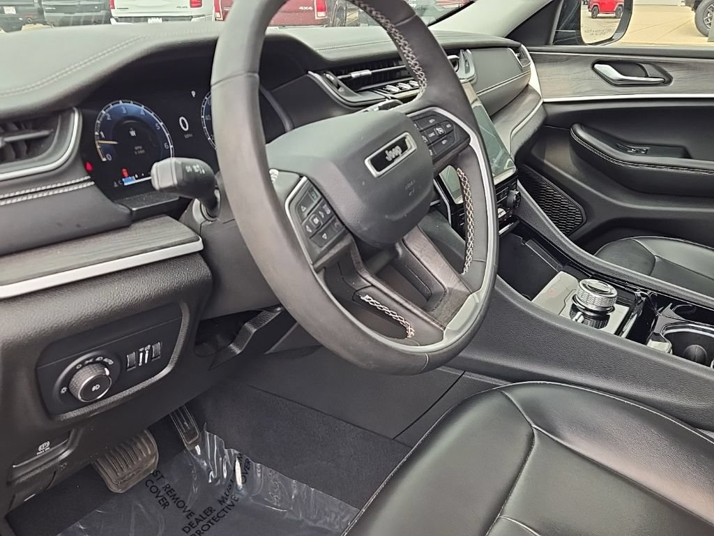 Certified 2023 Jeep Grand Cherokee Limited w/ Black Appearance Package AWD/4WD image 15