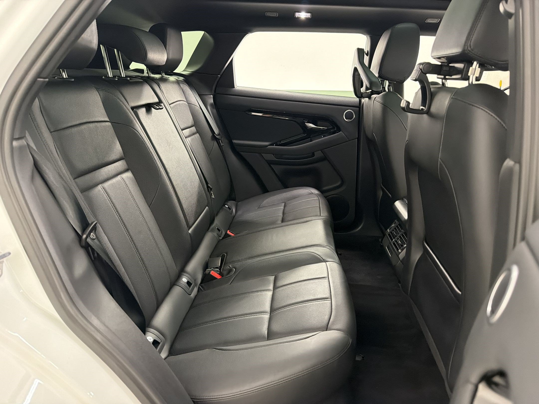 Certified 2026 Land Rover Range Rover Evoque S AWD/4WD image 31
