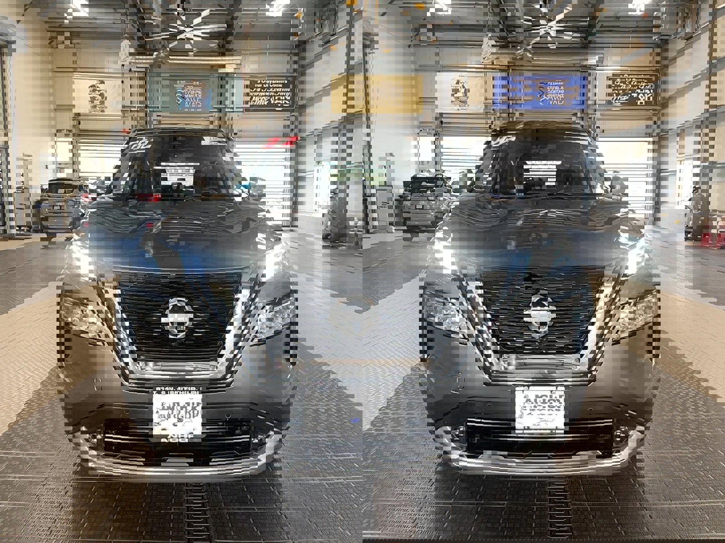 Used 2022 Nissan Rogue Platinum w/ Head-Up Display Package image 2