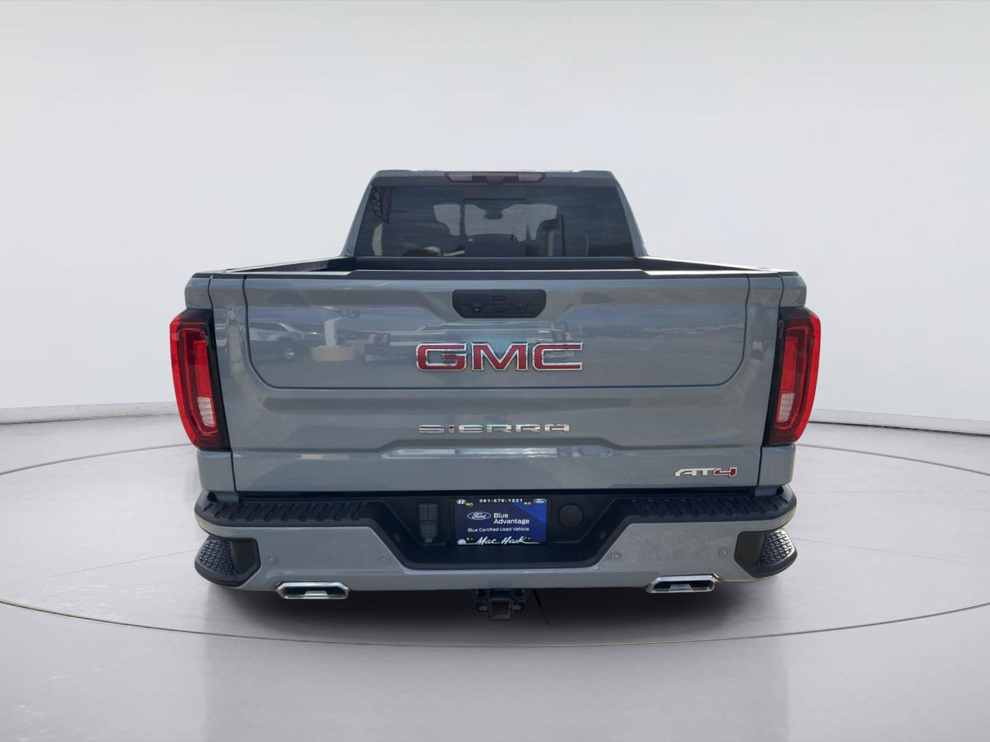 Used 2024 GMC Sierra 1500 AT4 w/ Technology Package AWD/4WD image 4