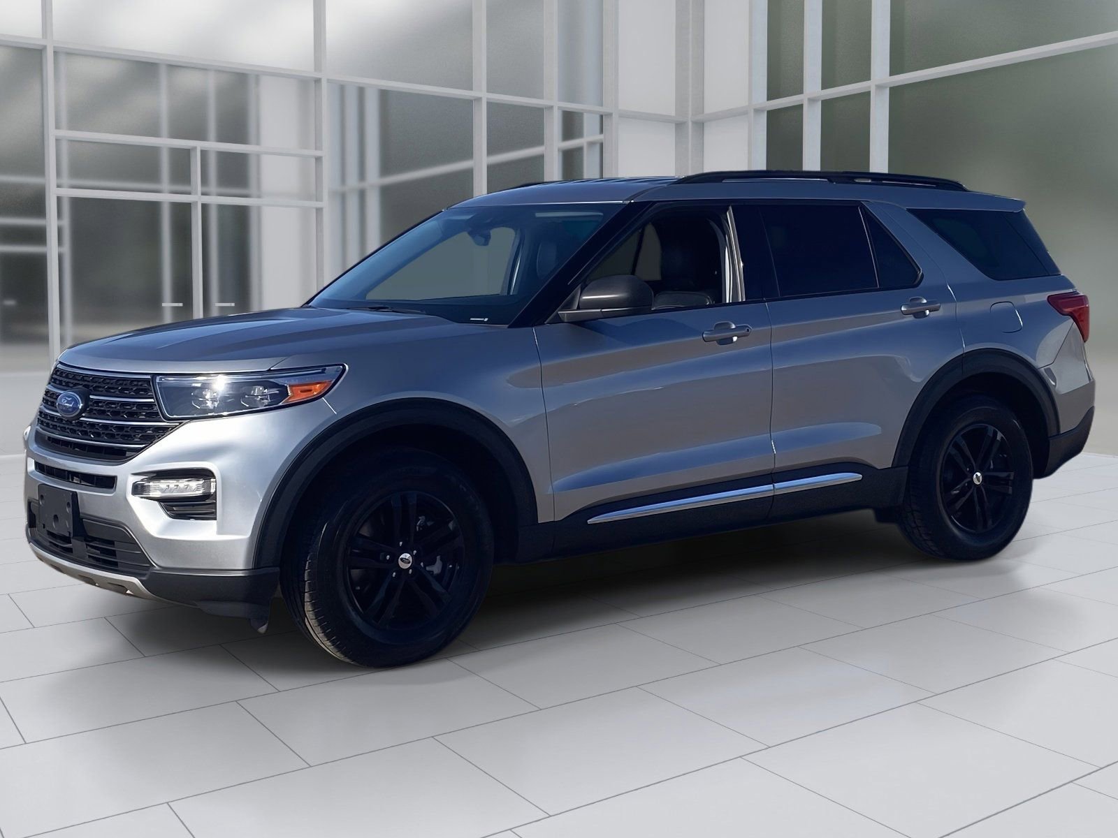 Used 2023 Ford Explorer XLT w/ Equipment Group 202A image 2