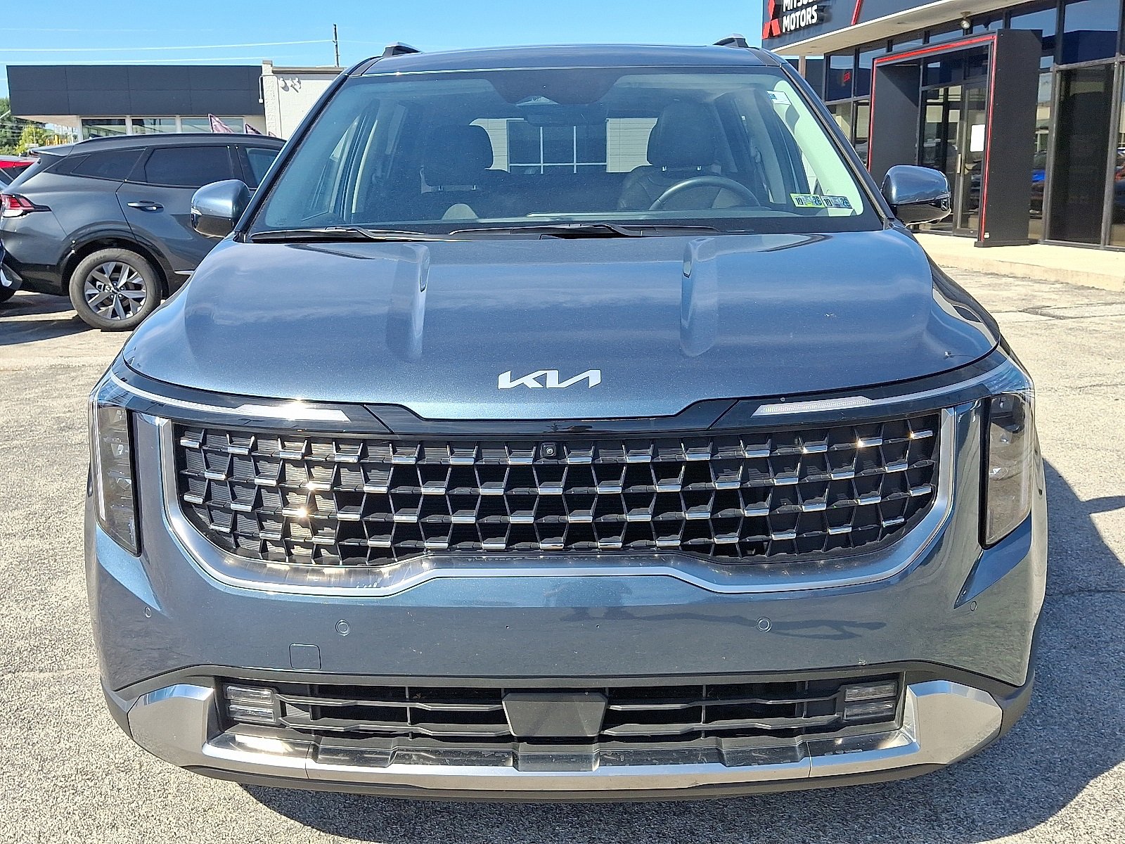 Used 2025 Kia Carnival SX image 2