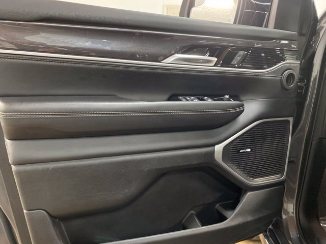 Used 2023 Jeep Wagoneer 4WD w/ Premium Group I image 37