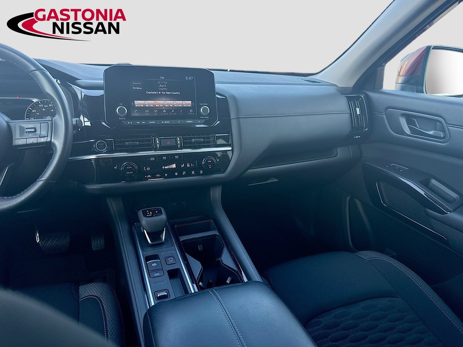 Used 2024 Nissan Pathfinder SV FWD image 31
