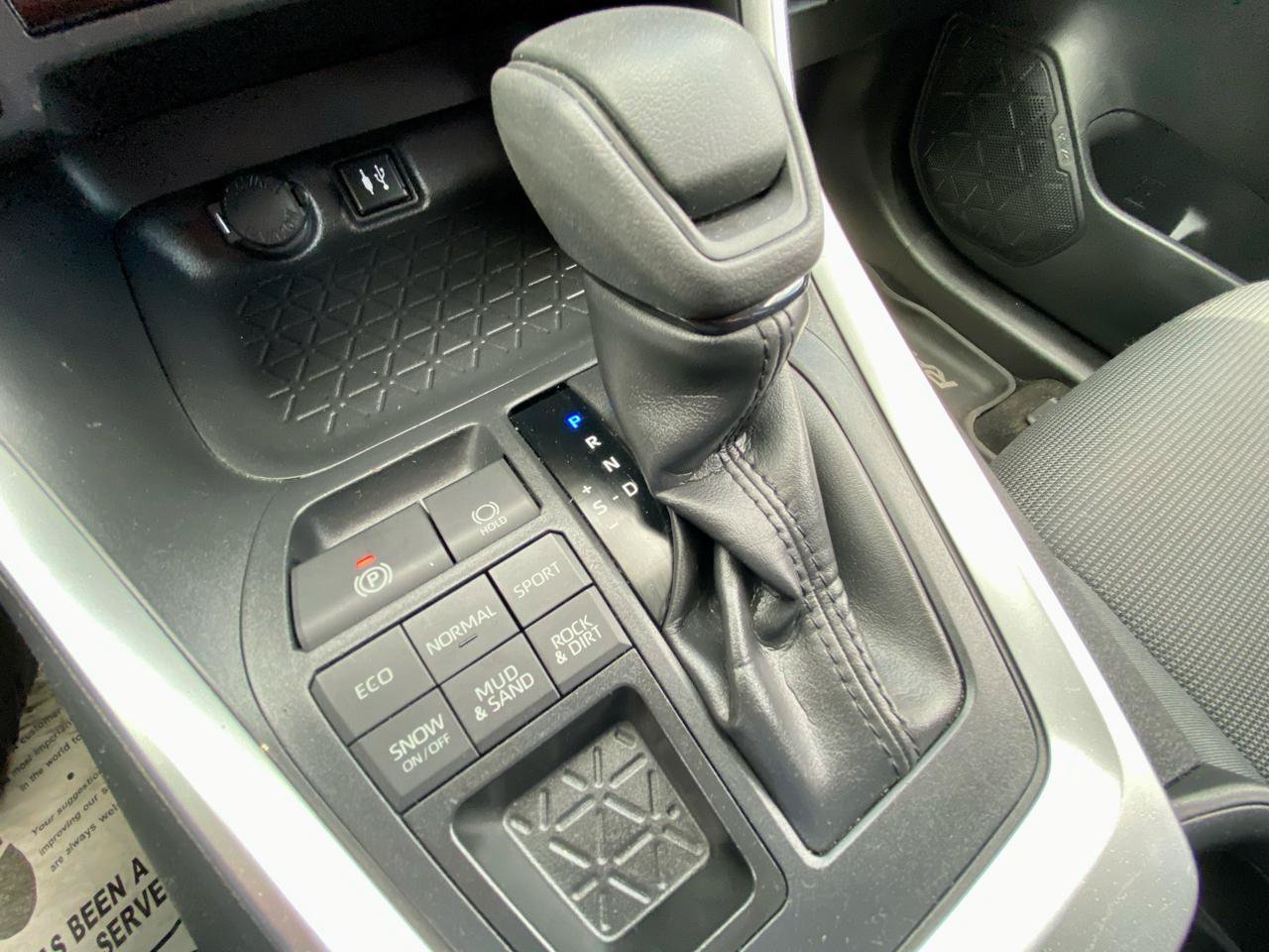 Used 2019 Toyota RAV4 LE w/ All Weather Liner Package AWD/4WD image 23