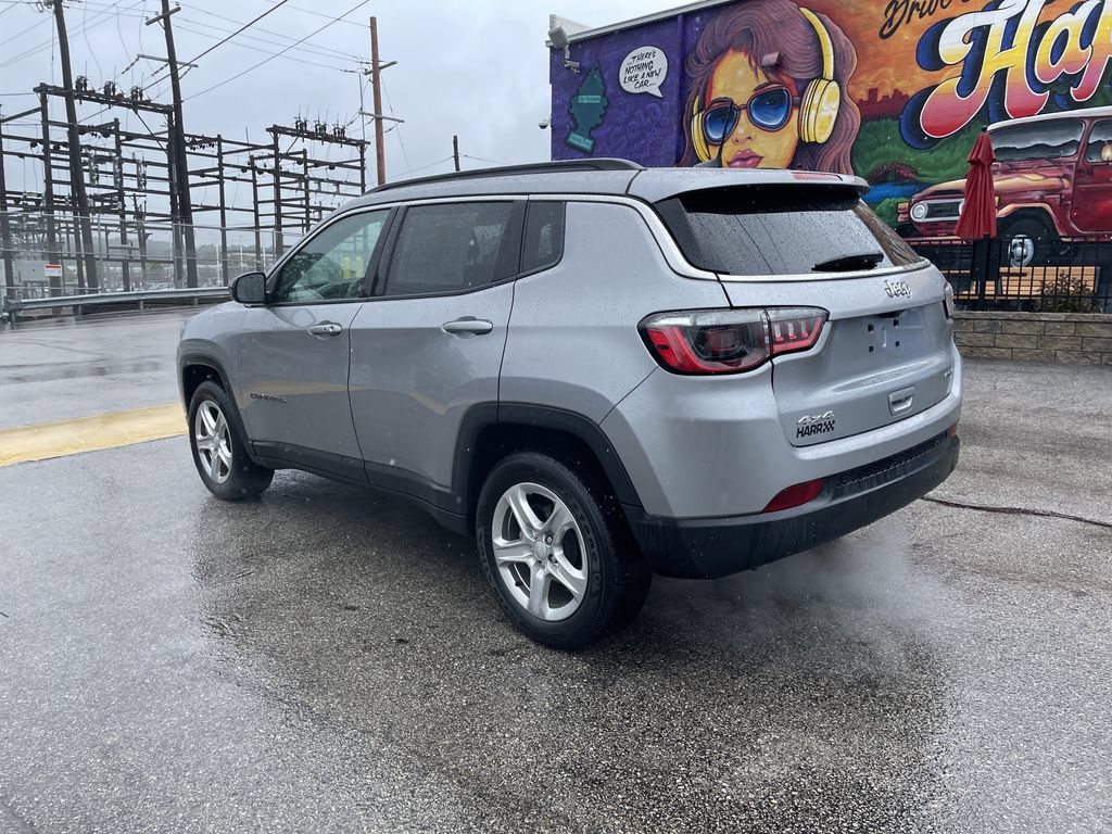 Used 2024 Jeep Compass Latitude AWD/4WD image 3
