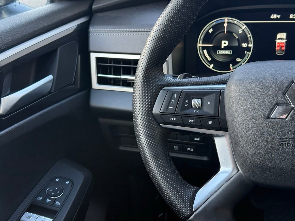 Used 2025 Mitsubishi Outlander SE AWD/4WD image 10