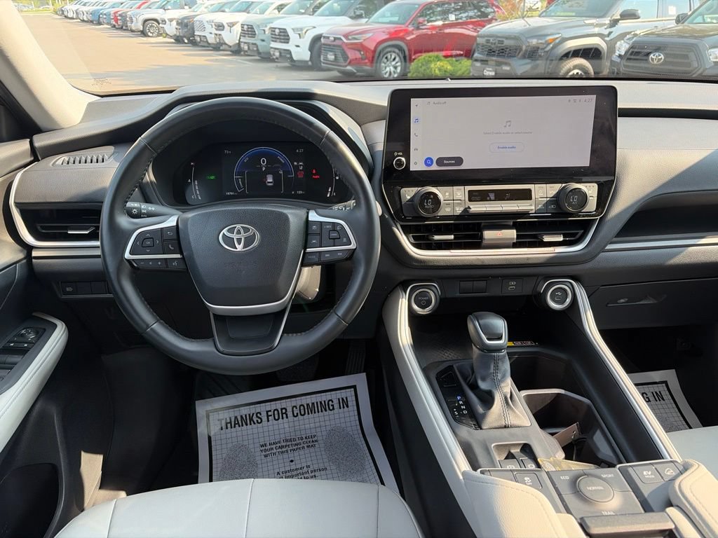 Used 2025 Toyota Grand Highlander AWD Hybrid image 21