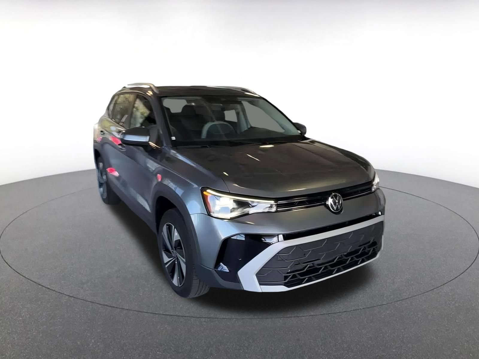 Used 2025 Volkswagen Taos SE image 3