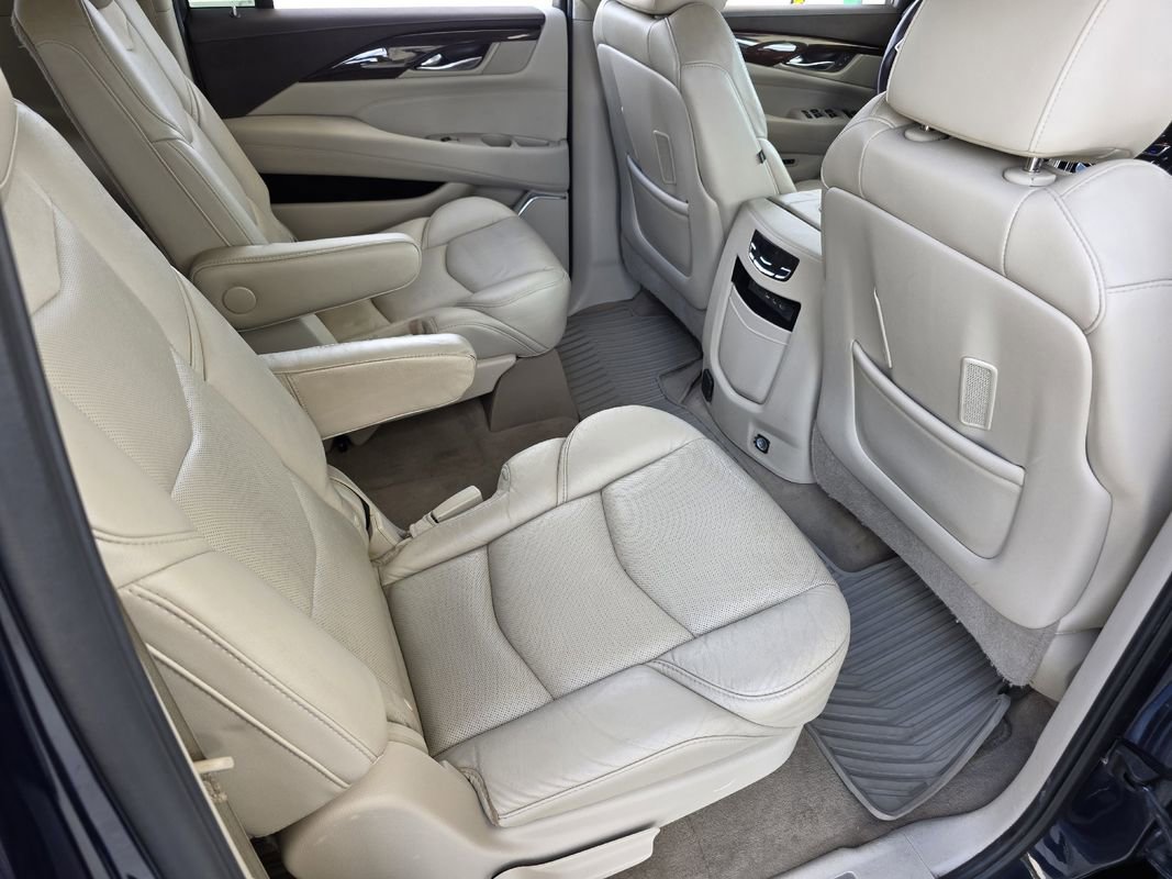 Used 2017 Cadillac Escalade ESV Luxury image 28