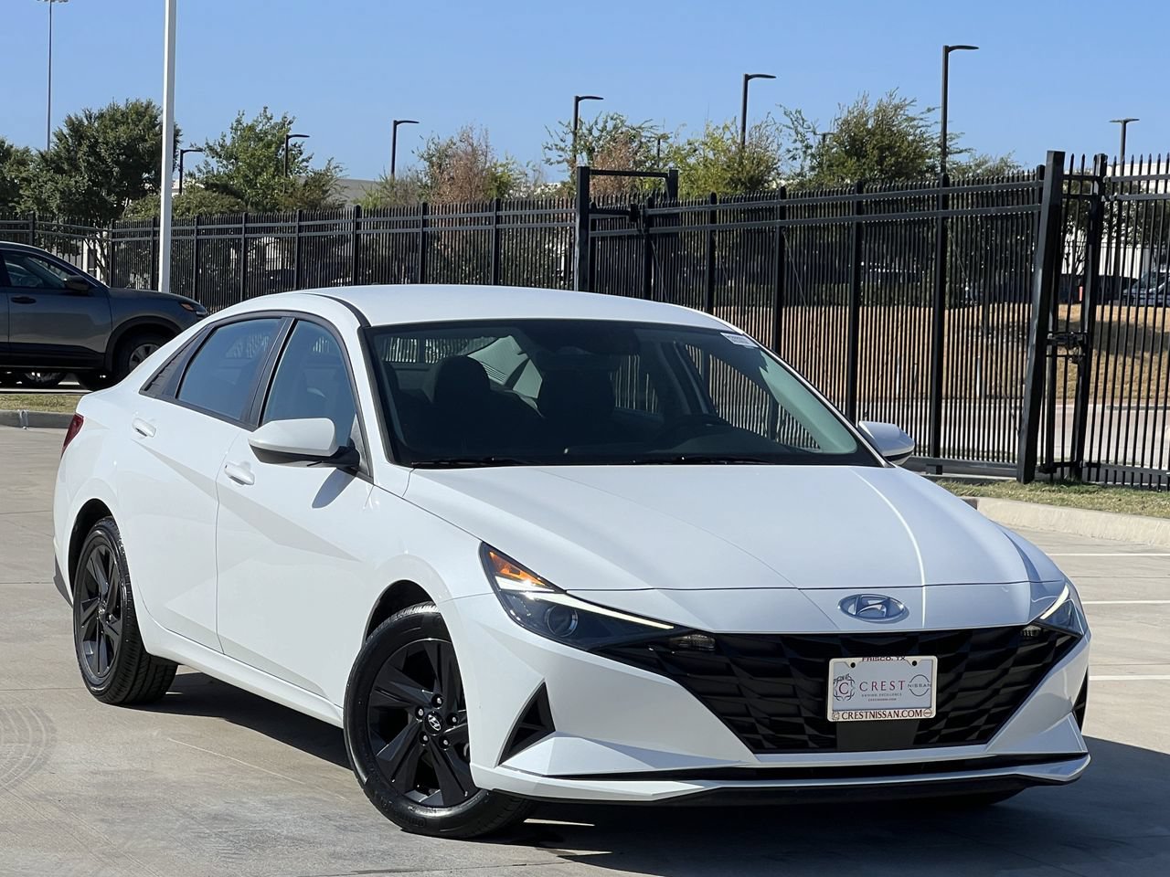 Used 2022 Hyundai Elantra SEL w/ Convenience Package FWD image 2
