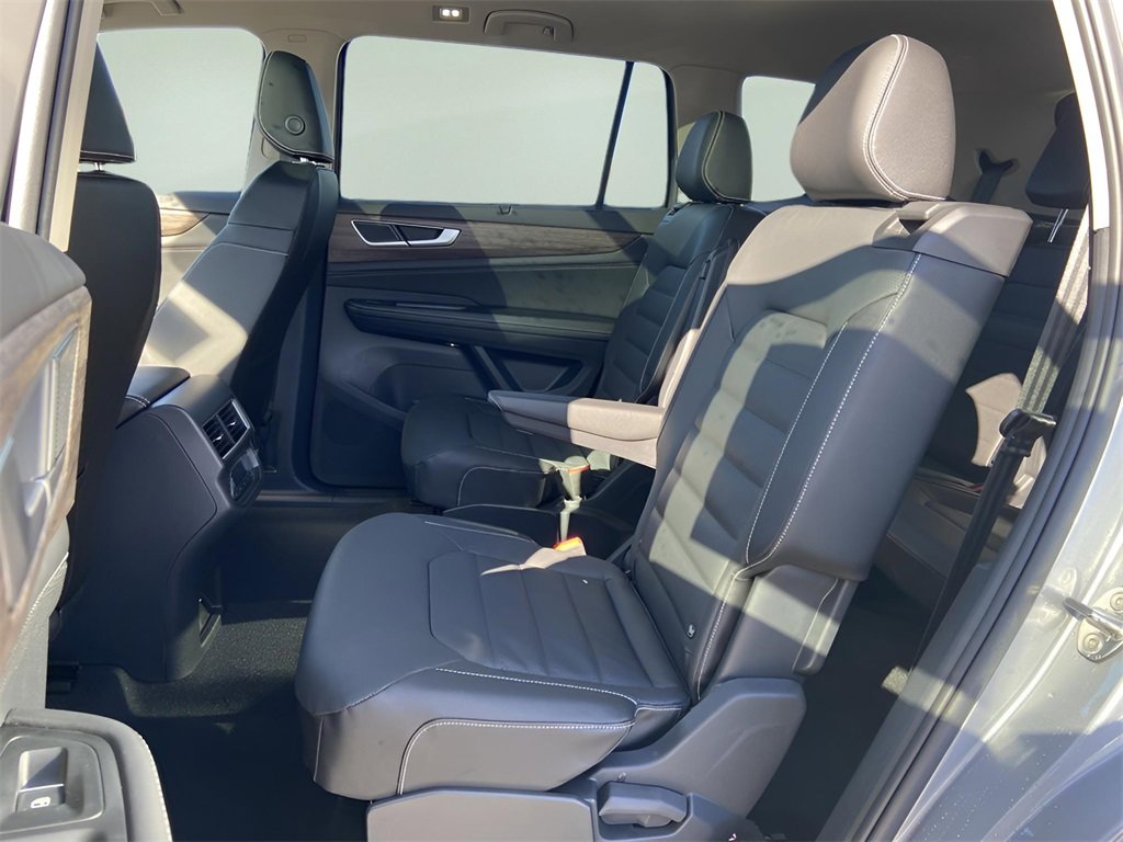 New 2025 Volkswagen Atlas SEL image 7