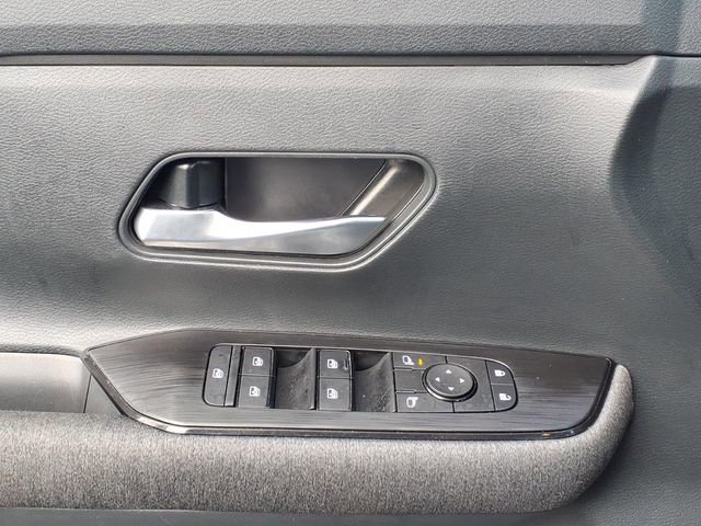 Used 2025 Nissan Kicks SV FWD image 28