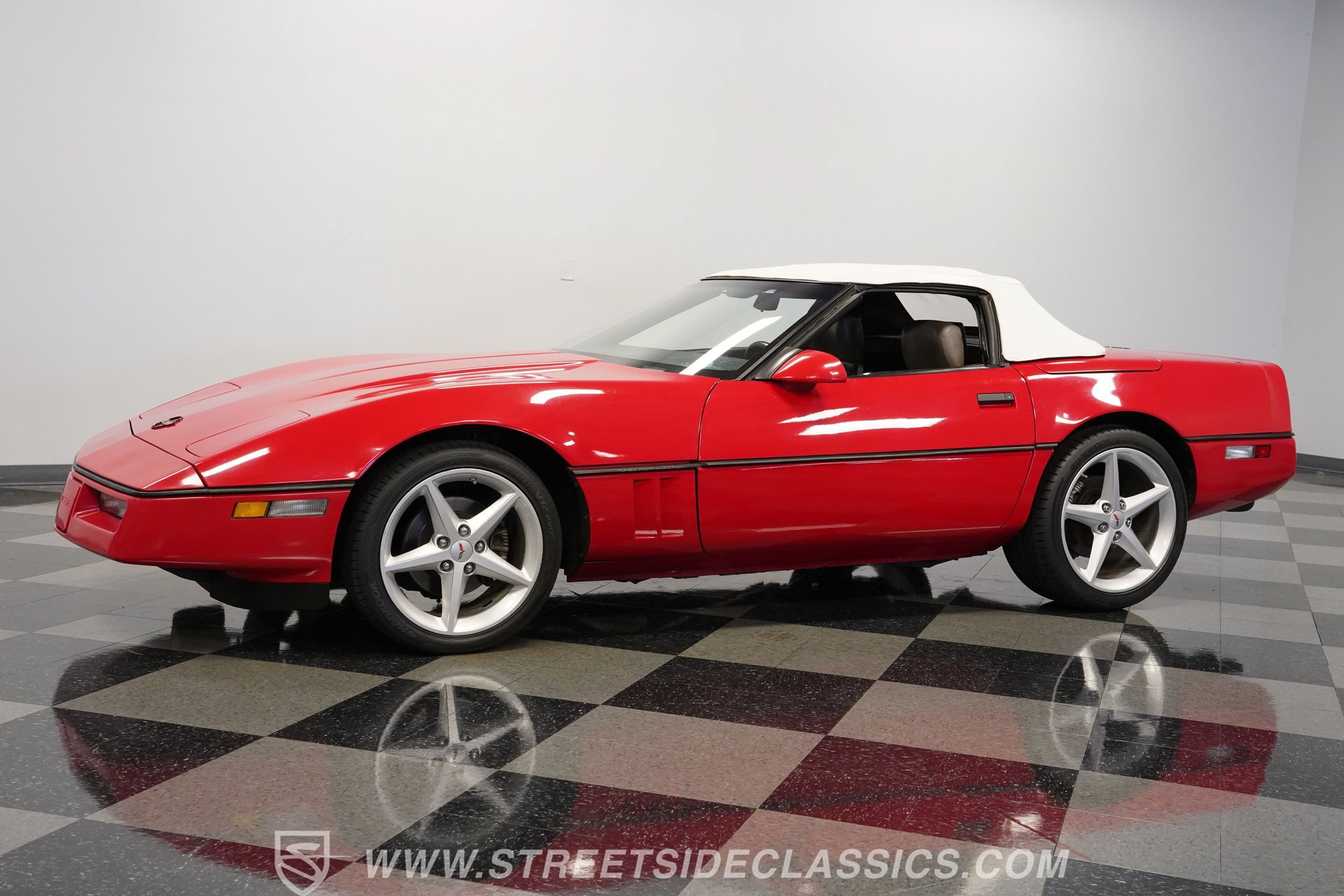 Used 1989 Chevrolet Corvette Convertible RWD image 6