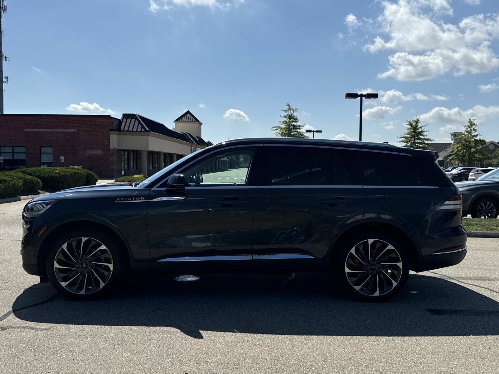 Used 2022 Lincoln Aviator Reserve w/ Equipment Group 201A image 8