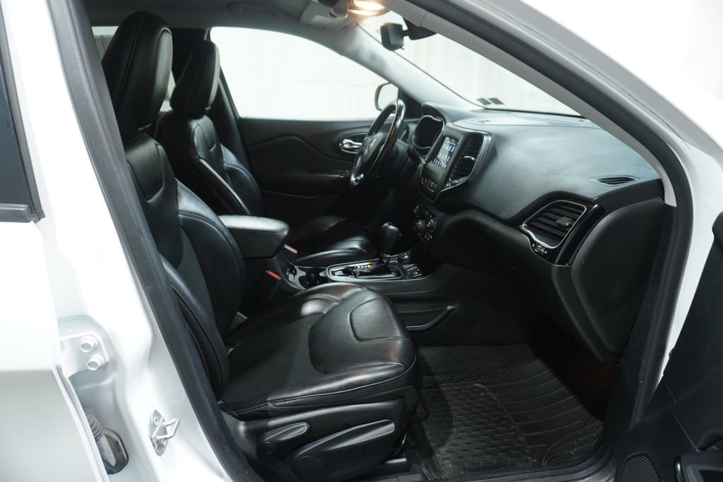 Used 2021 Jeep Cherokee Latitude Plus AWD/4WD image 11
