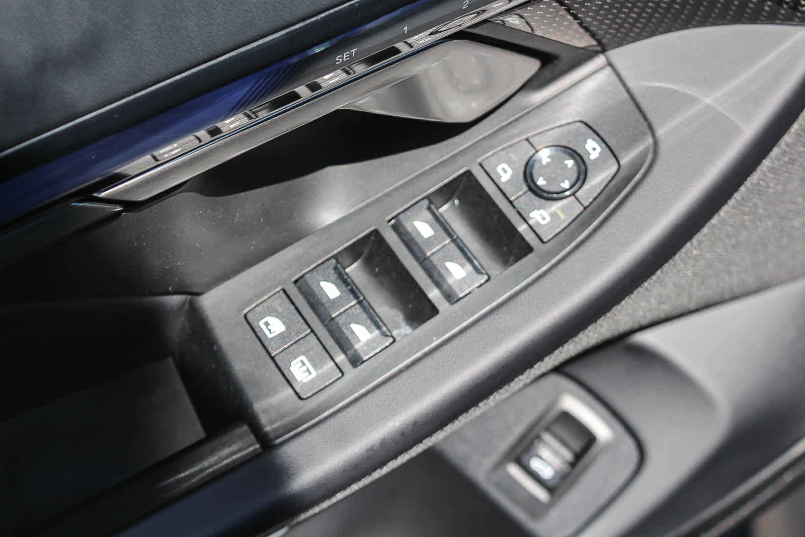 Used 2025 BMW M5 w/ Carbon Package image 20