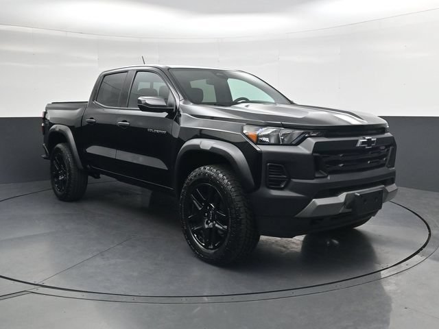 Used 2025 Chevrolet Colorado Trail Boss AWD/4WD image 2