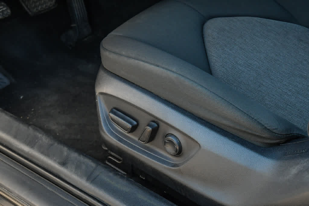 Used 2019 Toyota Camry LE FWD image 23