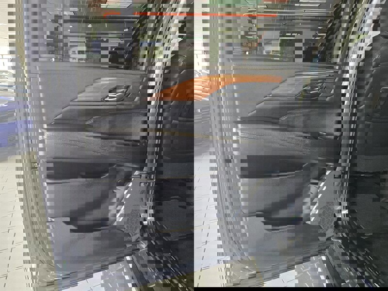 Used 2017 Cadillac Escalade ESV Premium Luxury AWD/4WD image 10