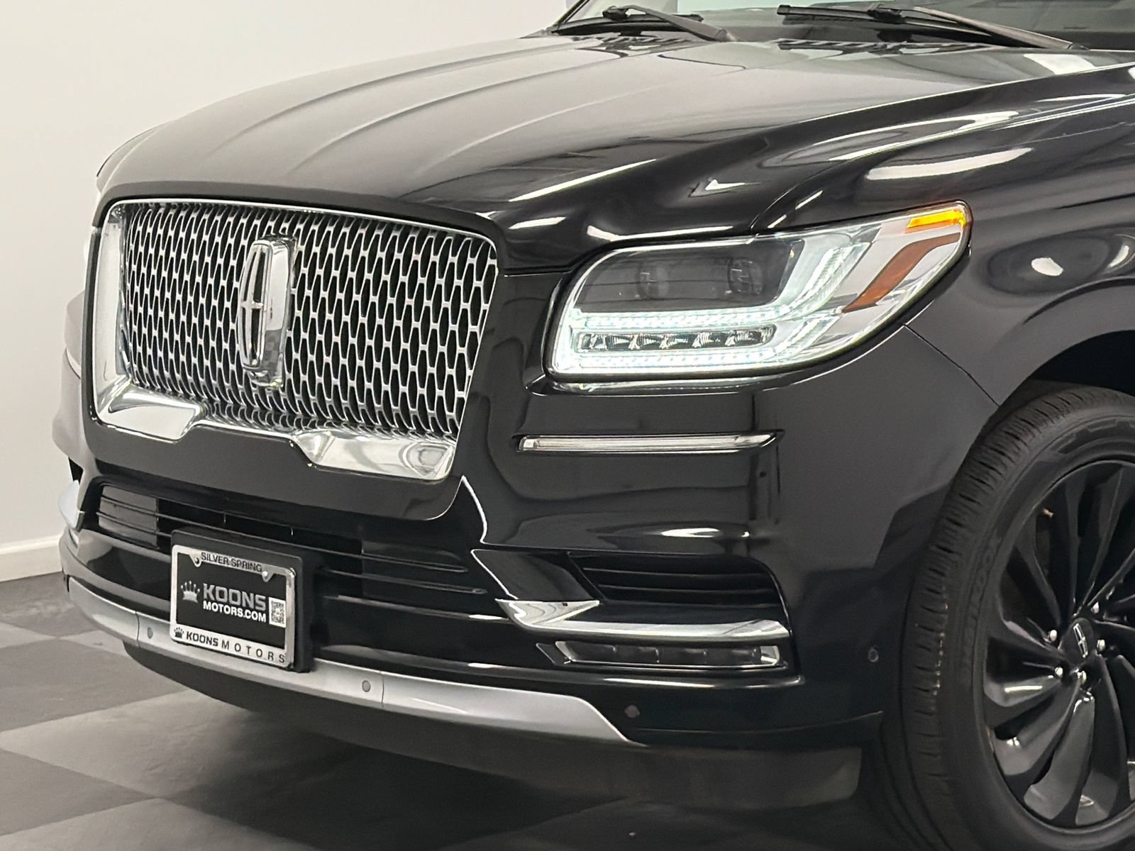 Used 2021 Lincoln Navigator Black Label AWD/4WD image 2