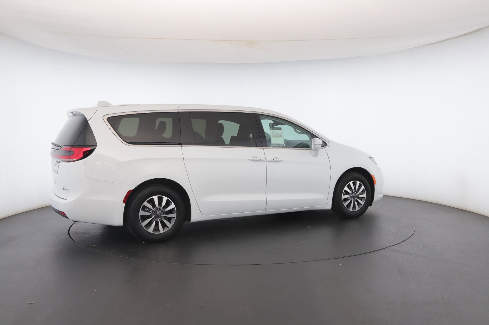 Used 2022 Chrysler Pacifica Touring-L image 28