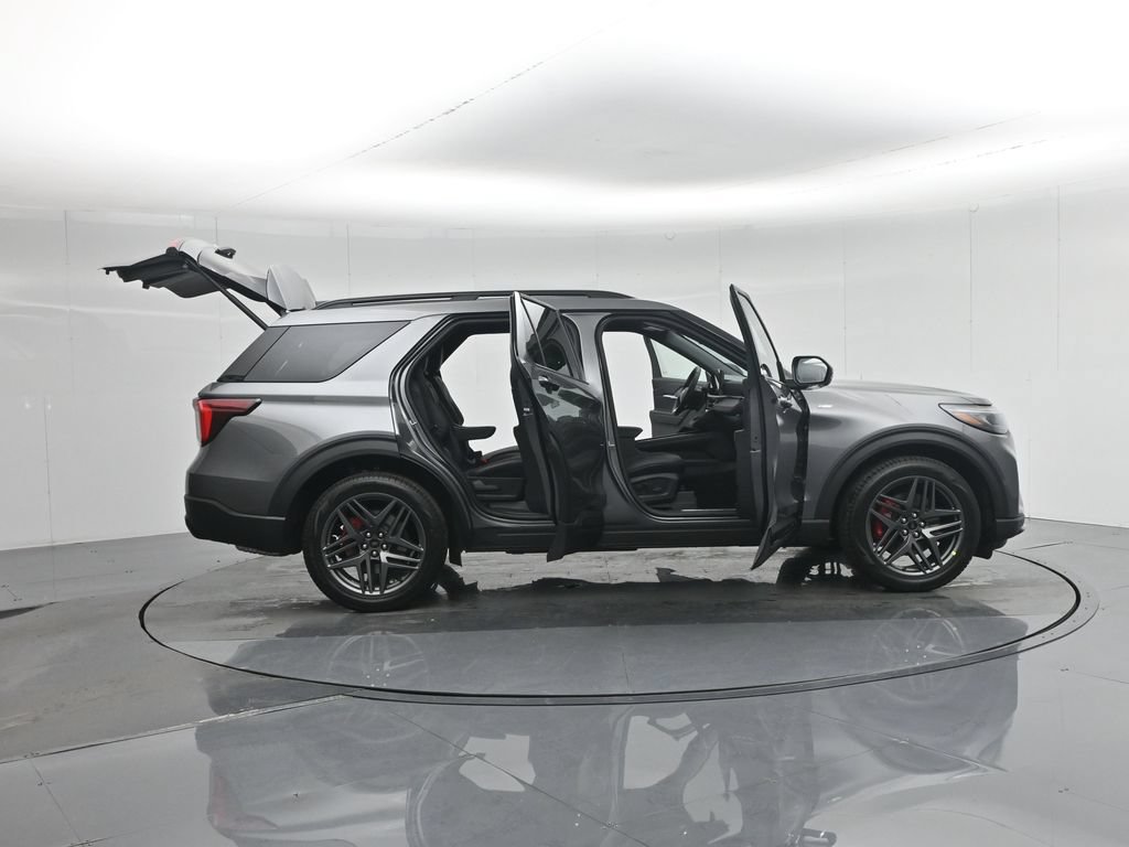 New 2026 Ford Explorer ST-Line w/ ST-Line Street Pack RWD image 4