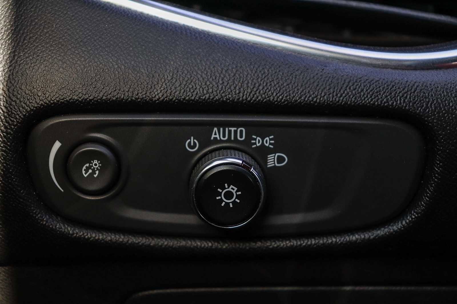 Used 2017 Chevrolet Malibu Hybrid FWD image 18