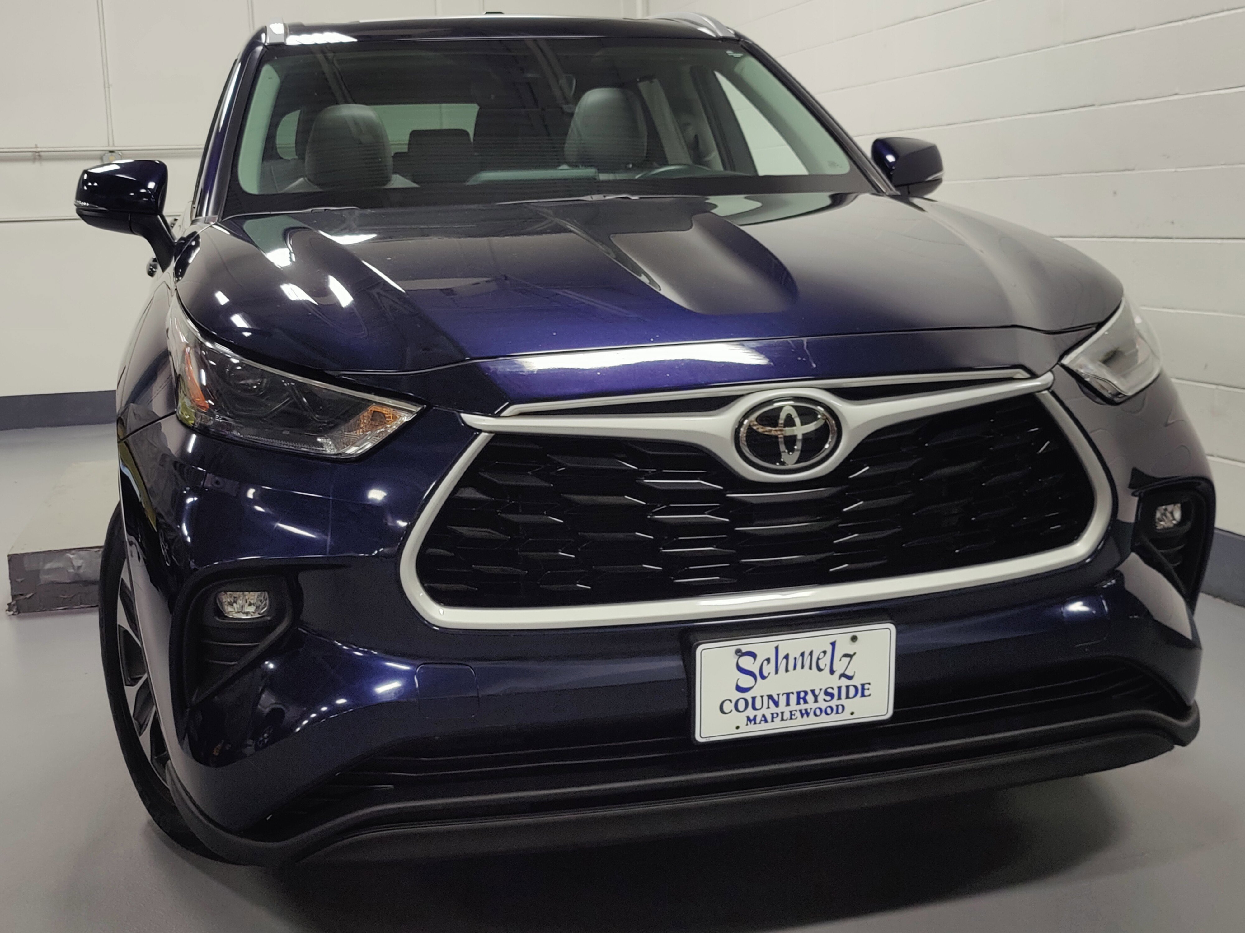 Used 2022 Toyota Highlander XLE image 2
