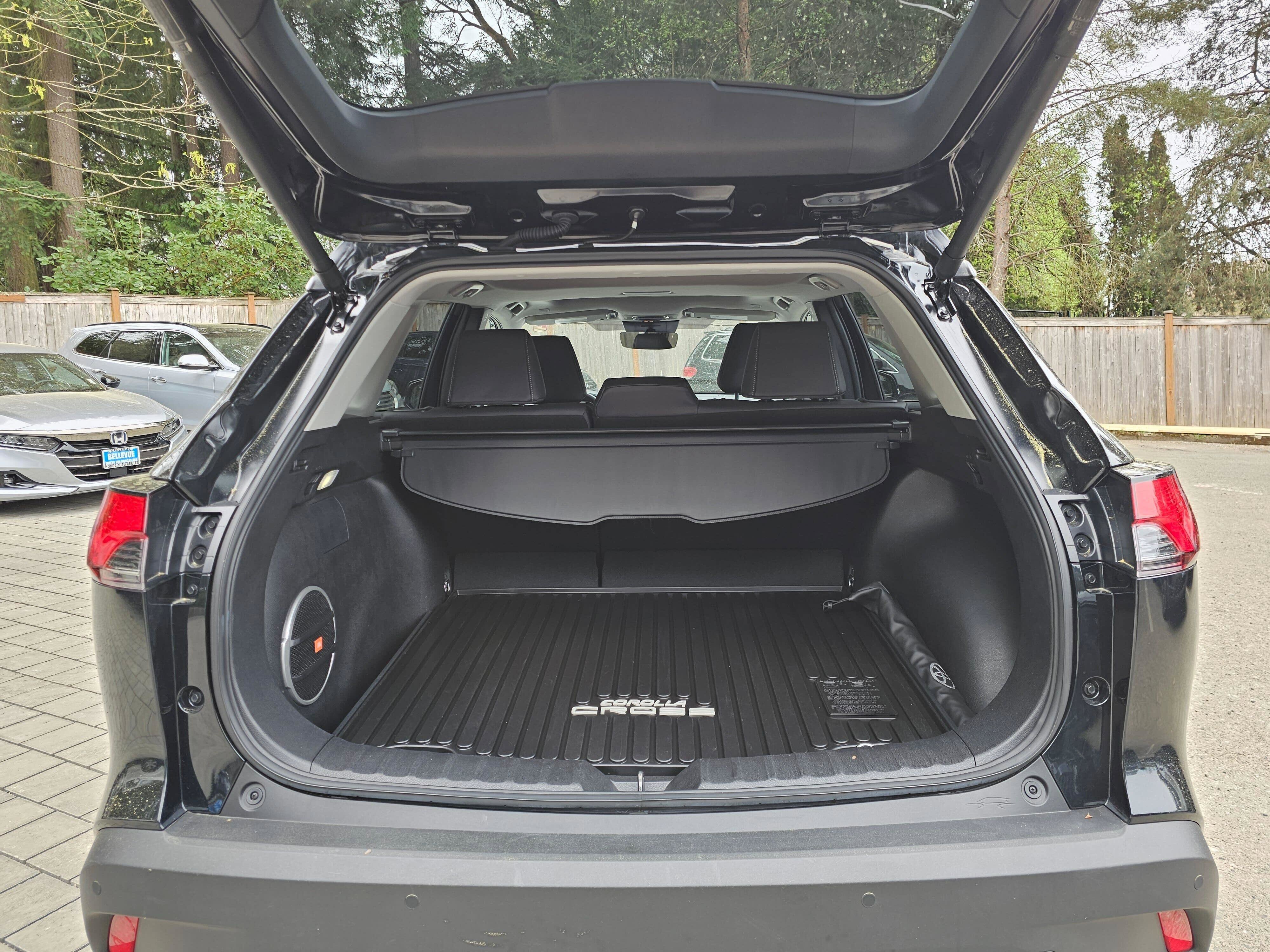 Used 2025 Toyota Corolla Cross XLE w/ Convenience Package image 15