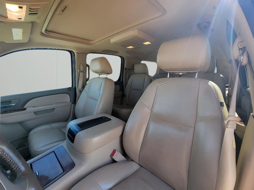 Used 2014 Chevrolet Suburban LTZ image 10