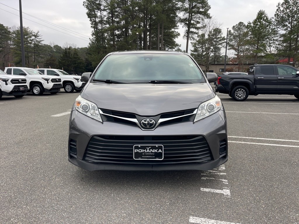 Used 2018 Toyota Sienna LE image 4